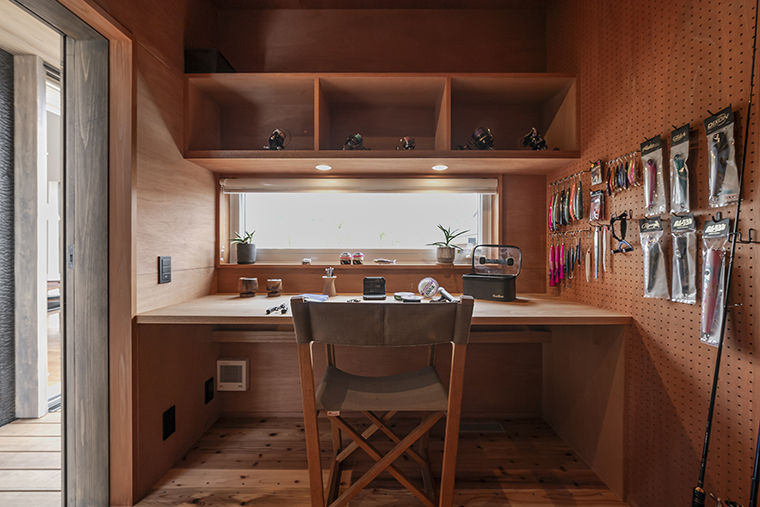 趣味の釣り道具小屋の内装に、上記のDIY柿渋塗装のラワンベニヤを使用しました「Lantern Hut」